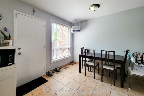 40 SUMMERCREST Drive E — photo 2
