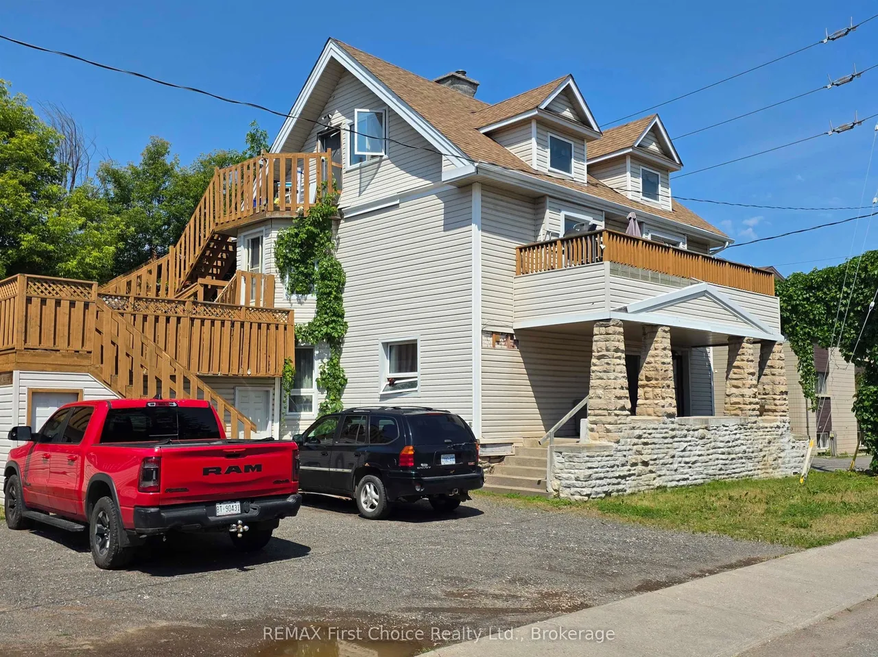 711 Ridgeway Street E — photo 3