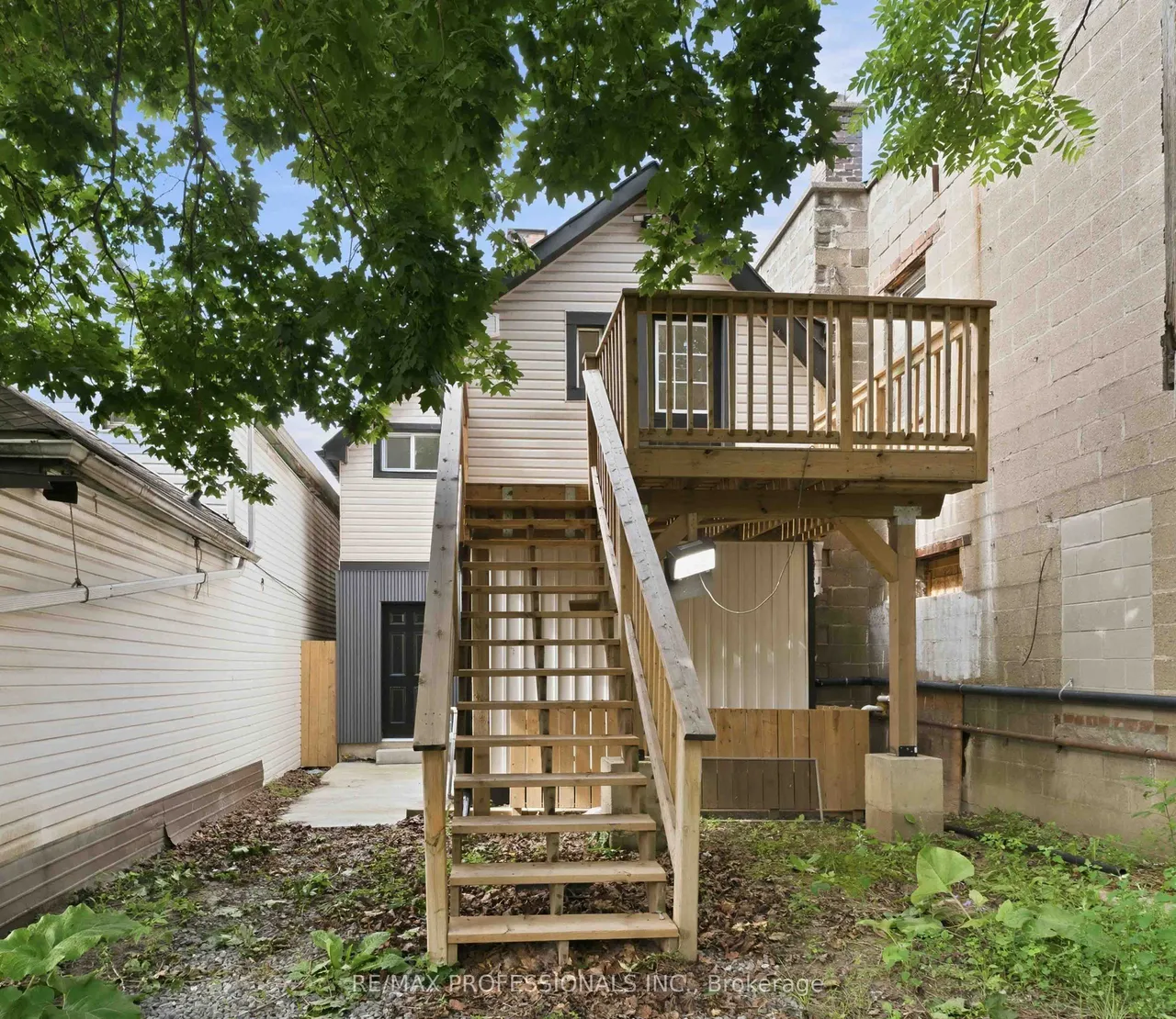 759 Barton Street E — photo 2