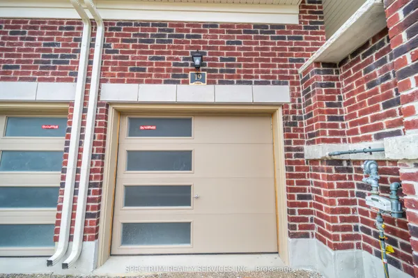 19 Chapman Road — photo 2