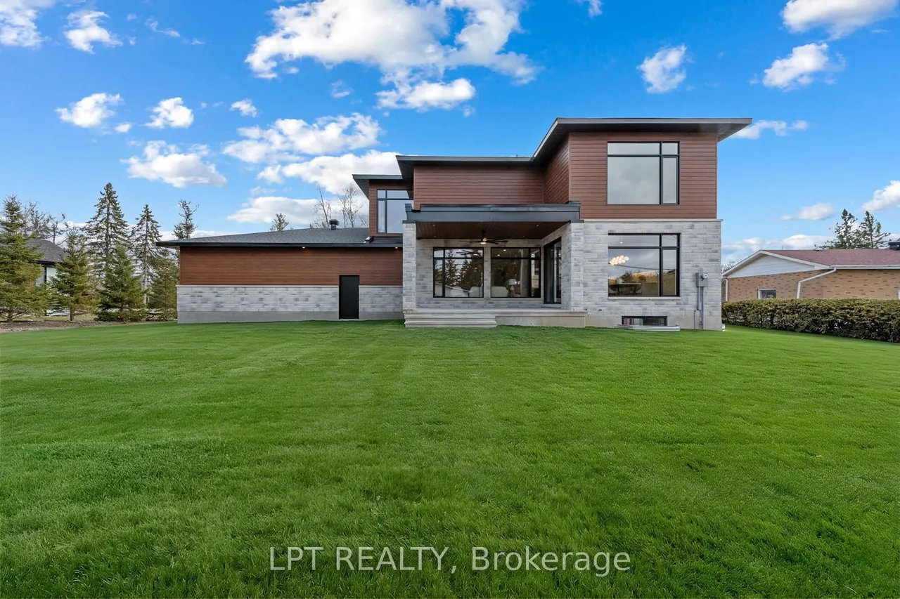15 Briggs Avenue — photo 46