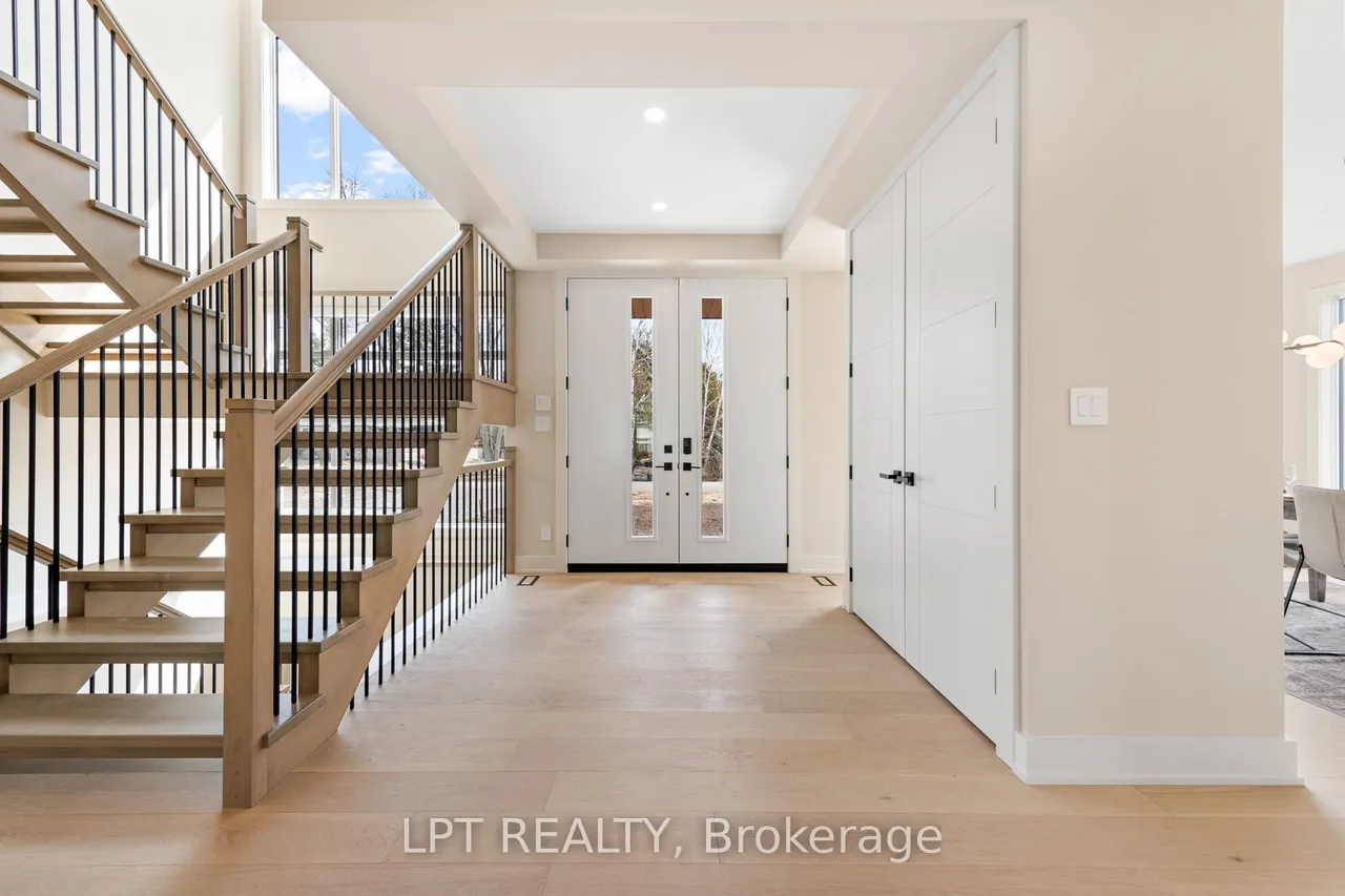 15 Briggs Avenue — photo 3