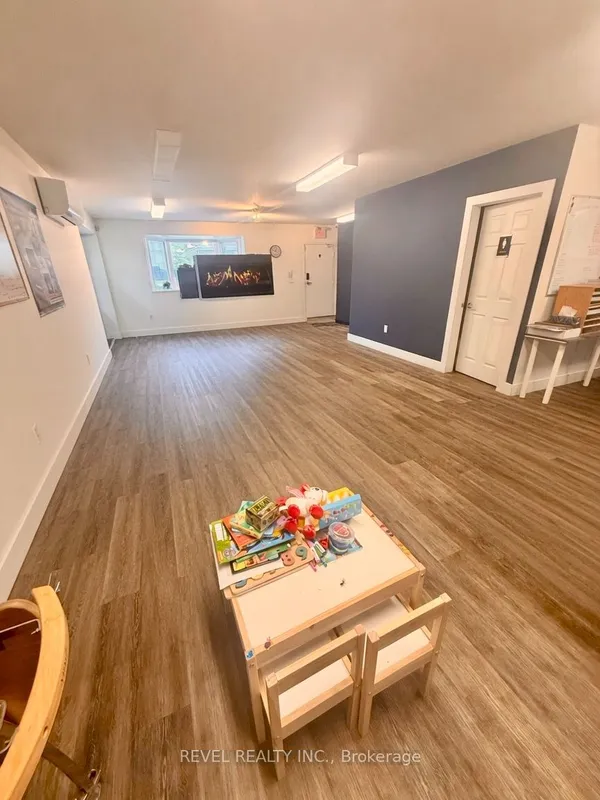 109 Falcon Street — photo 2