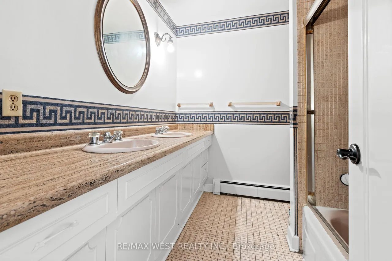 1758 Rhodes Crescent — photo 14