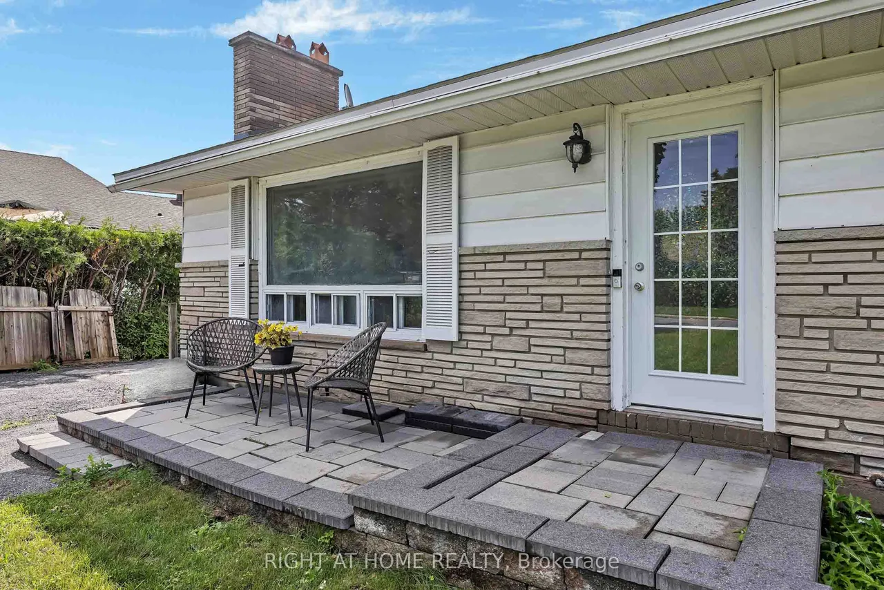 24 Largo Crescent S