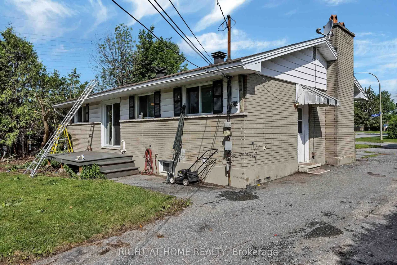 24 Largo Crescent S — photo 43