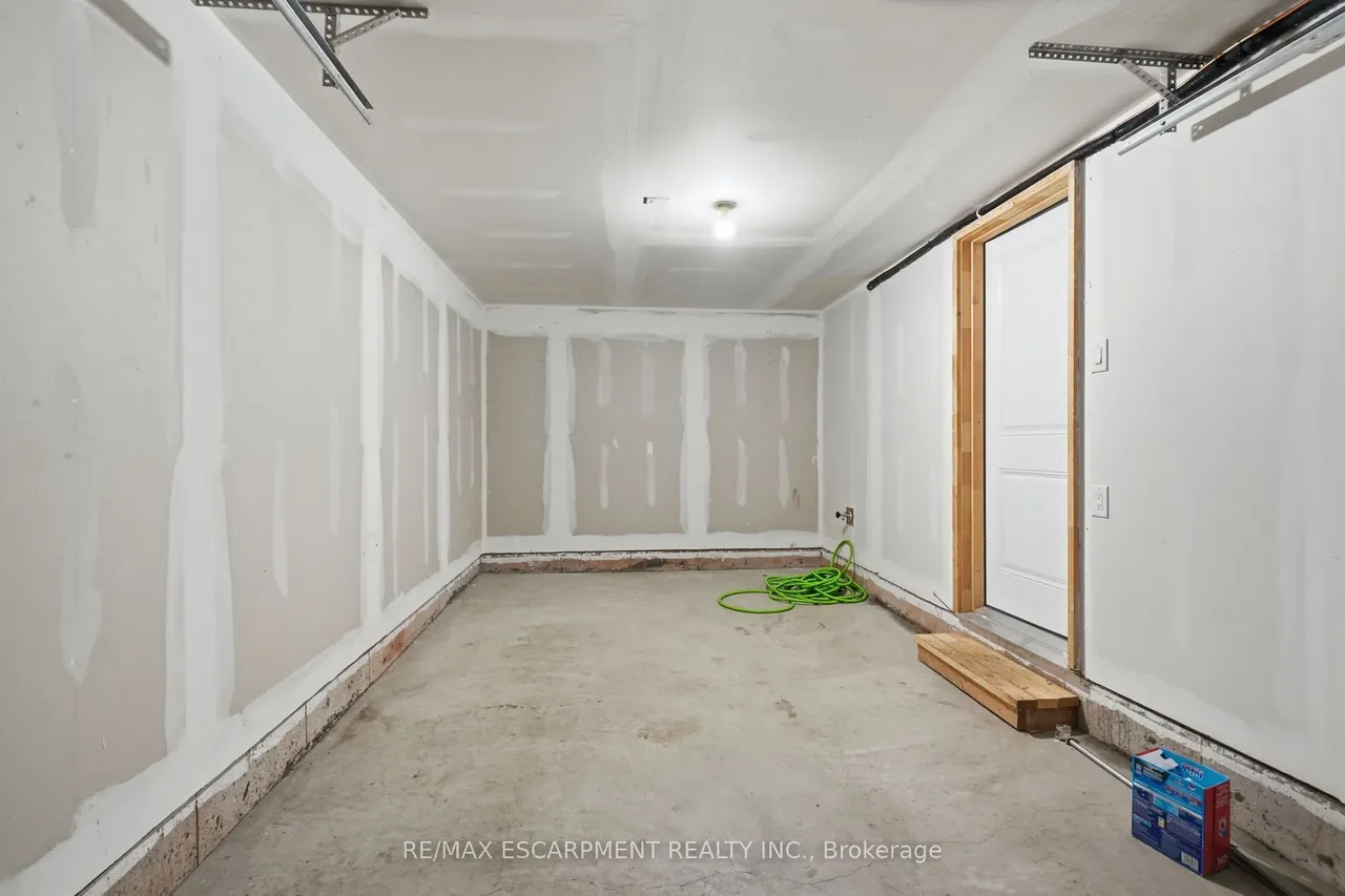 19 Roxanne Drive — photo 26