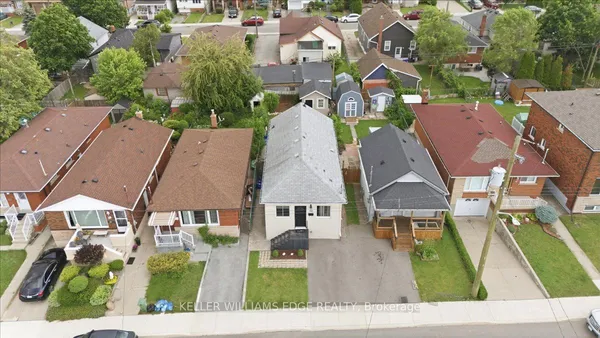 22 Delena Avenue N
