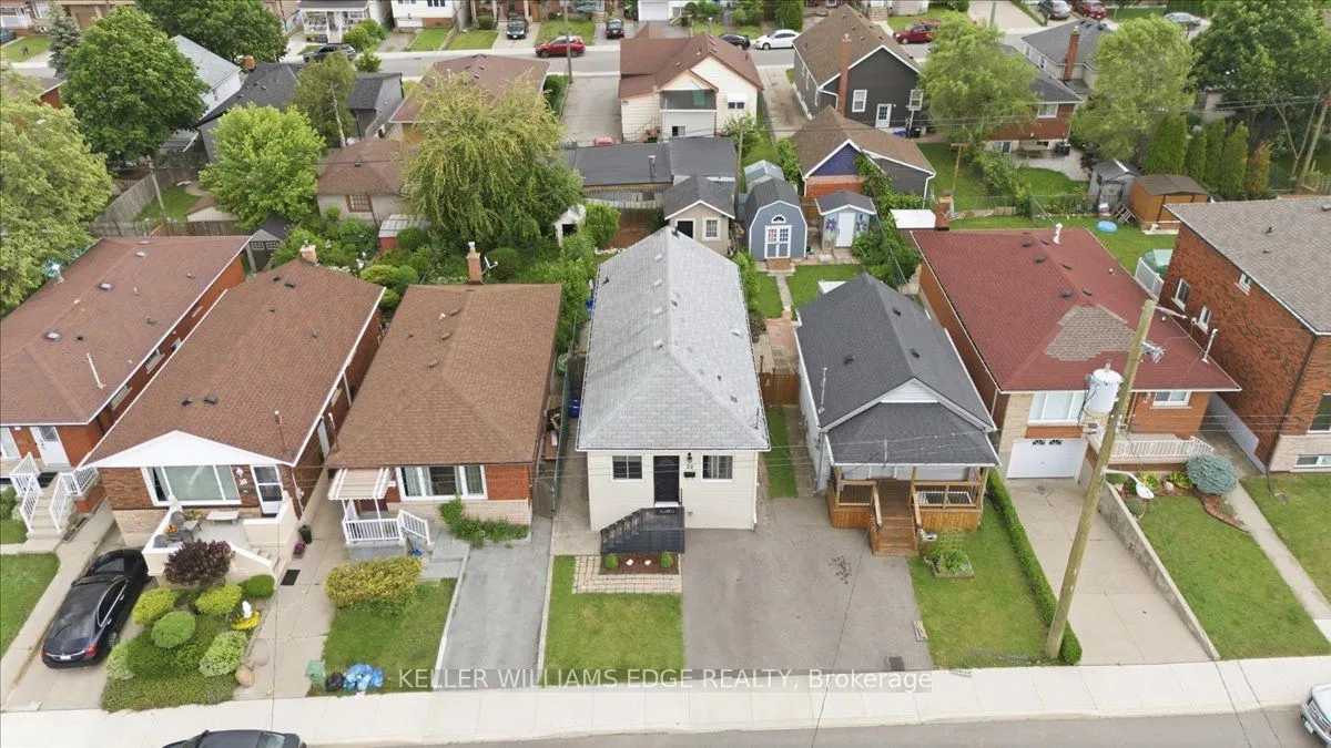 22 Delena Avenue N