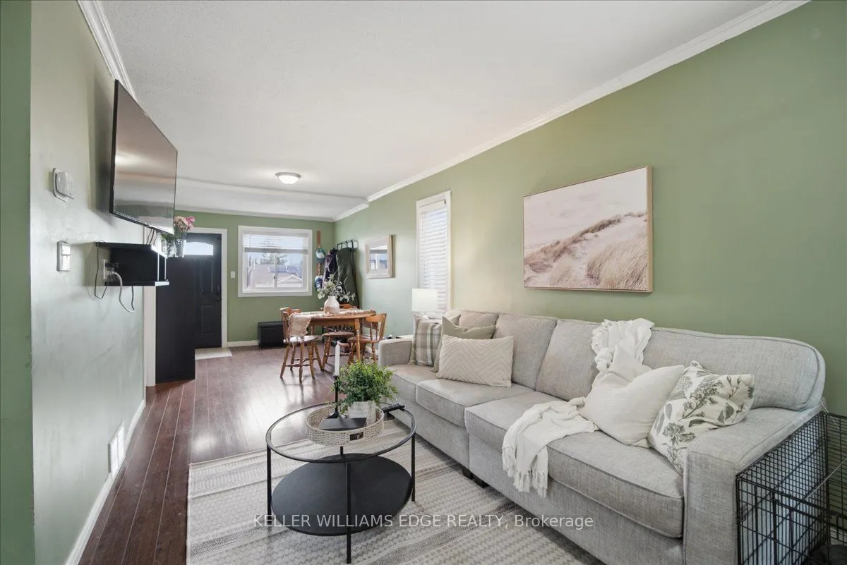 22 Delena Avenue N — photo 3