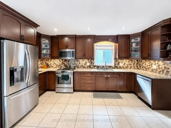46 Whiterock Avenue — photo 2