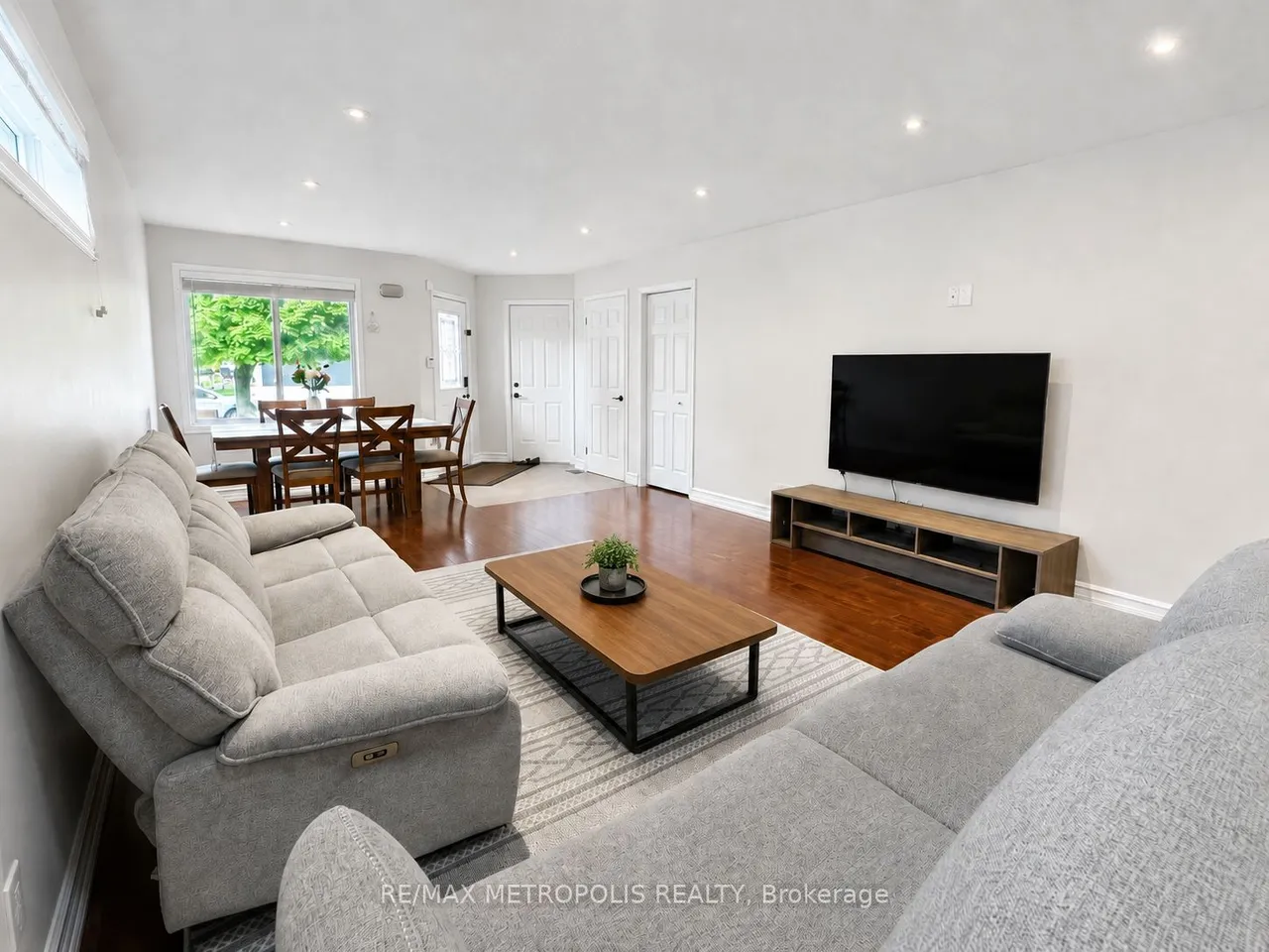 46 Whiterock Avenue — photo 3