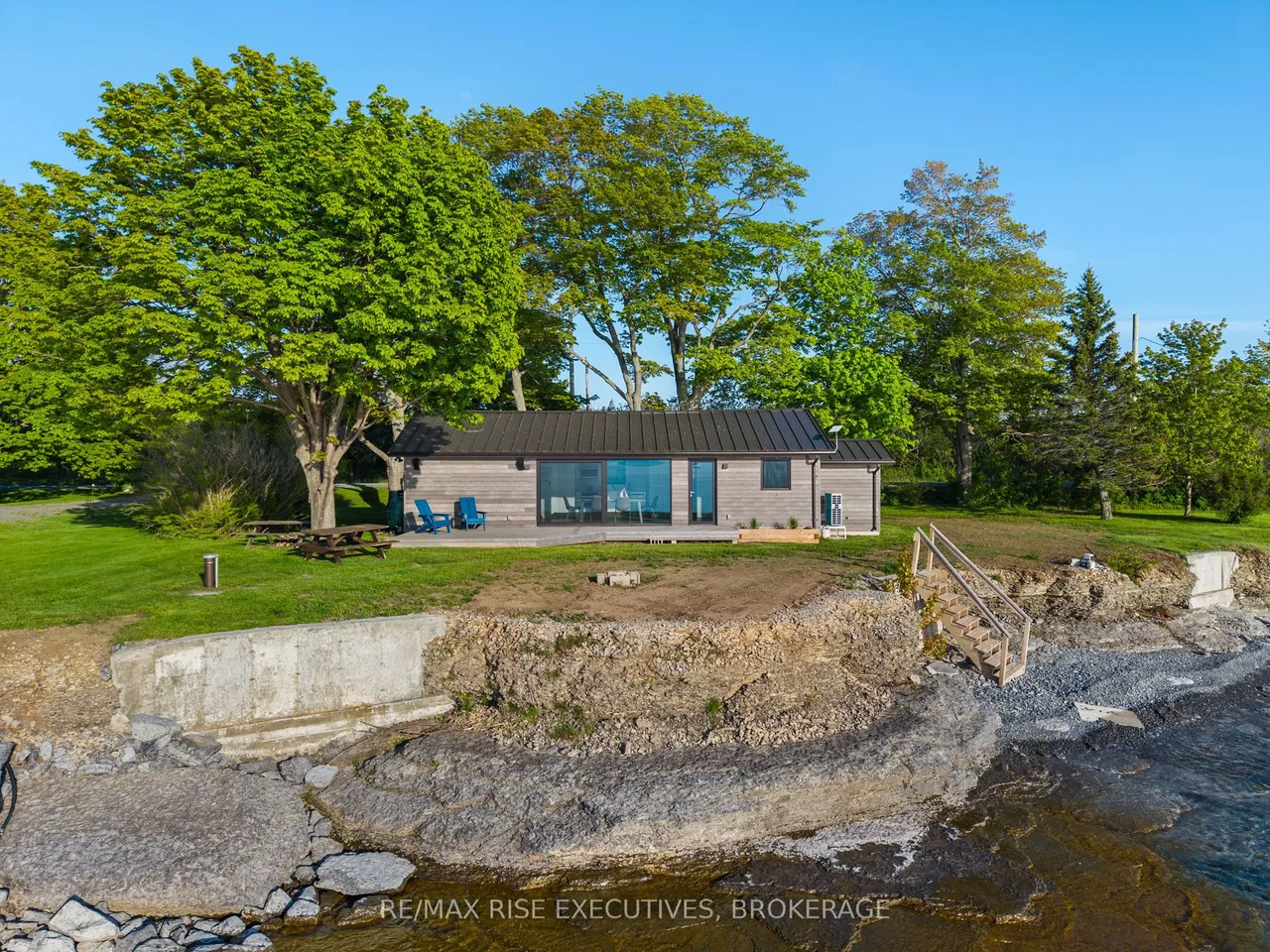 682 Salmon Point Road — photo 2