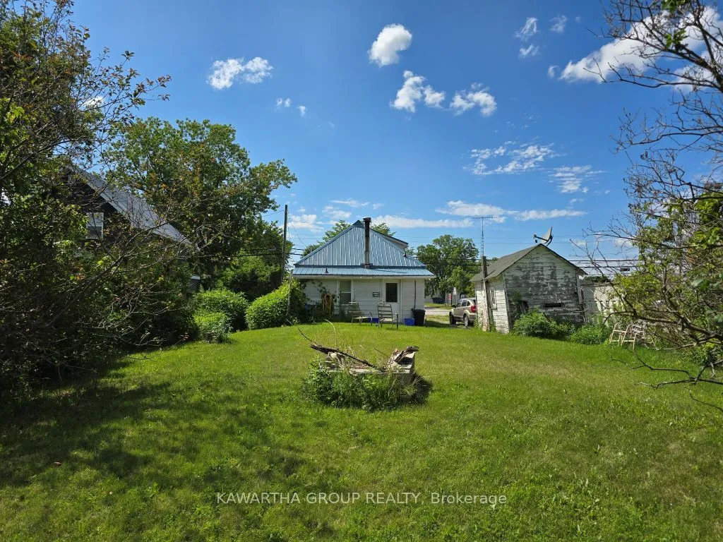 129 Lindsay Street — photo 14