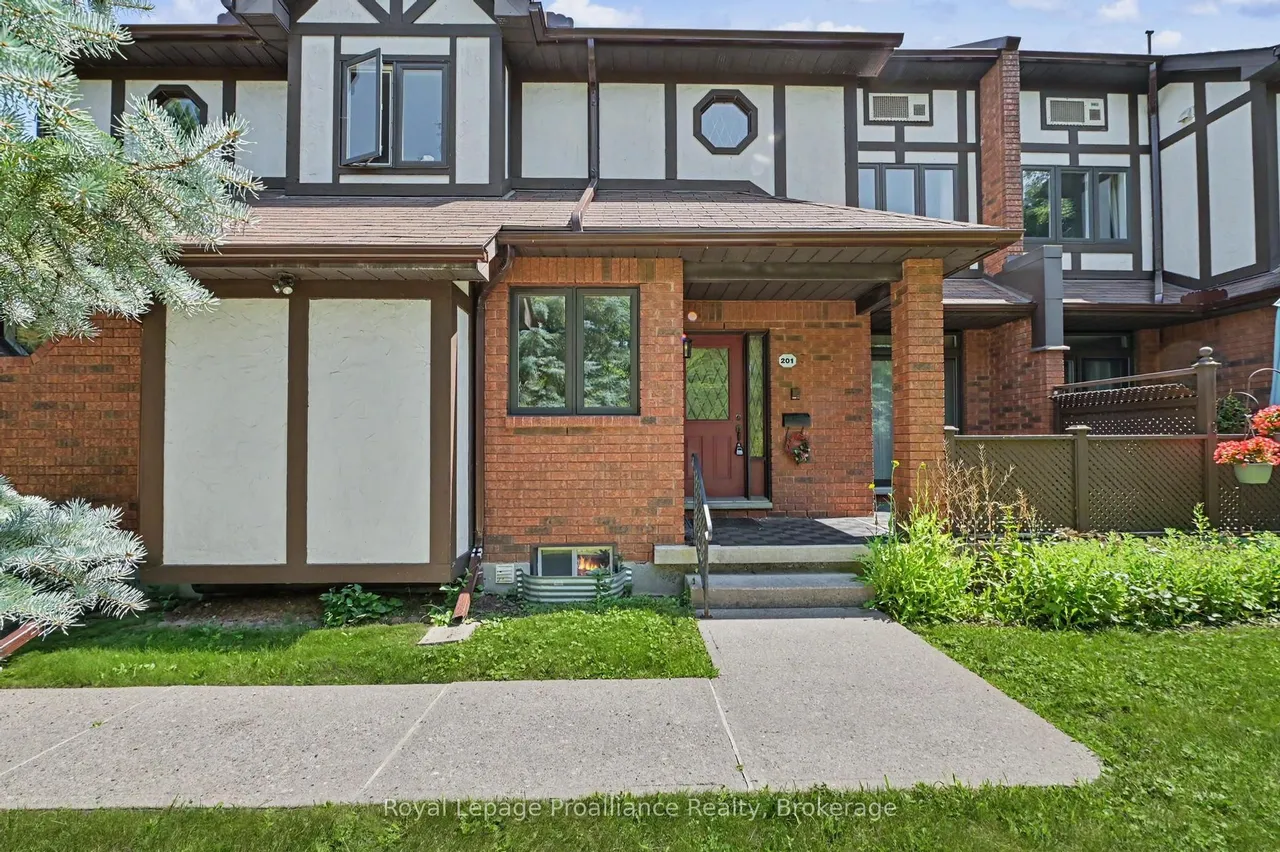245 Elgin Street W