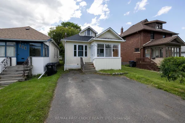 521 Vickers Street S — photo 2
