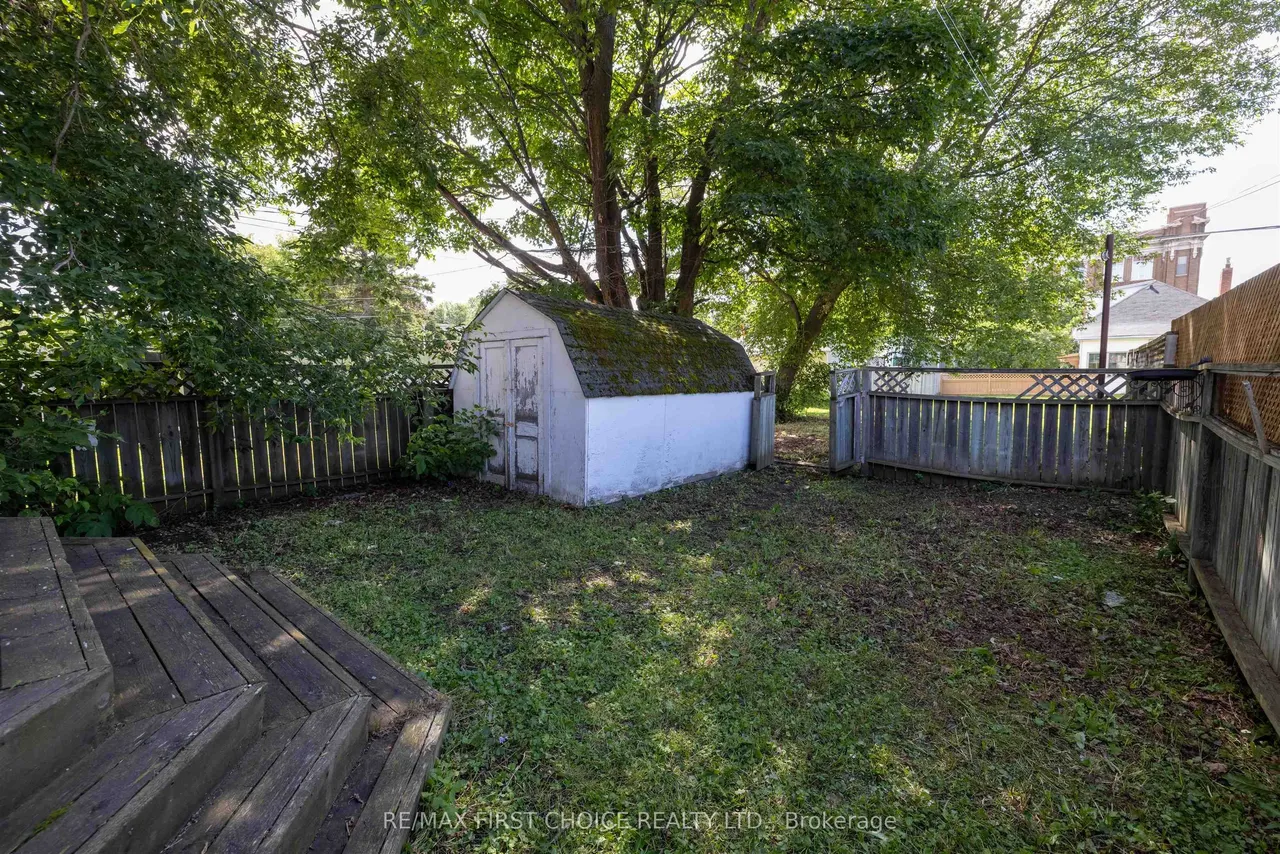 521 Vickers Street S — photo 35