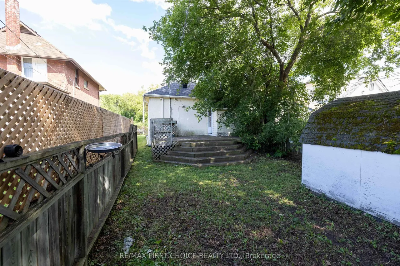 521 Vickers Street S — photo 36