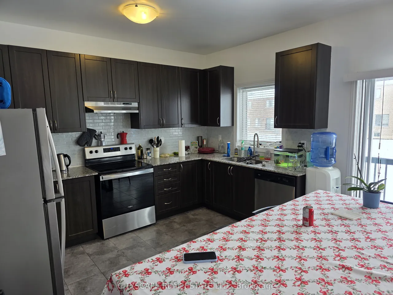 351 Ridley Crescent — photo 2