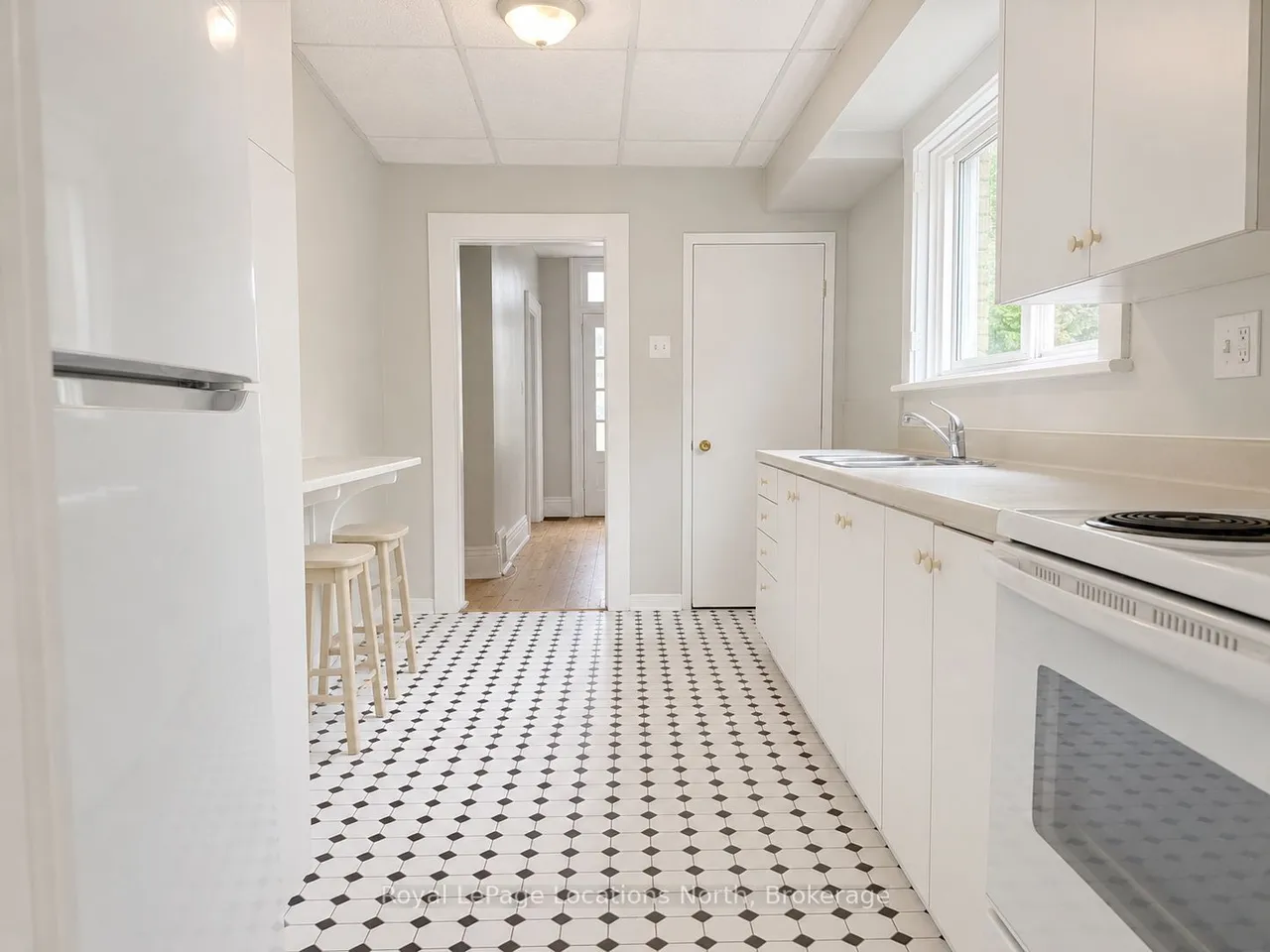 675 Stewart Street — photo 3