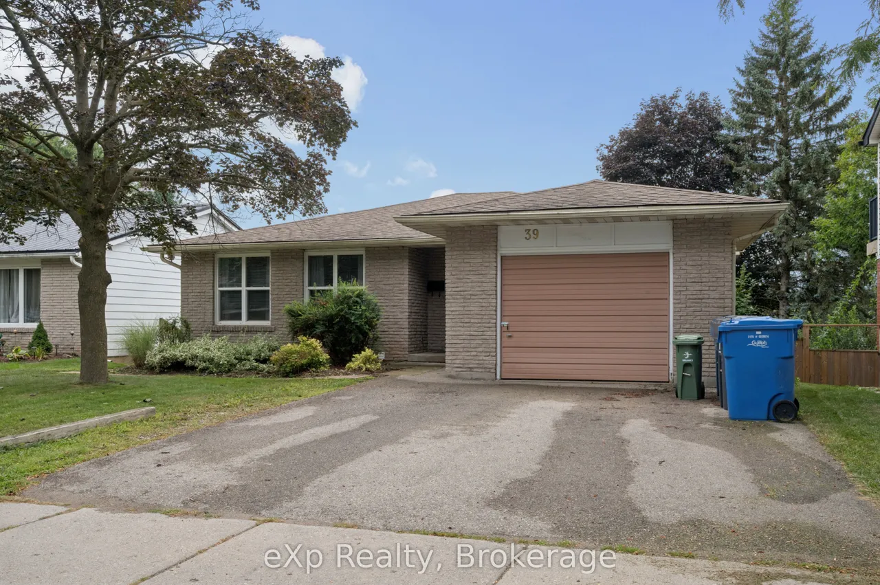 39 Keats Crescent — photo 2