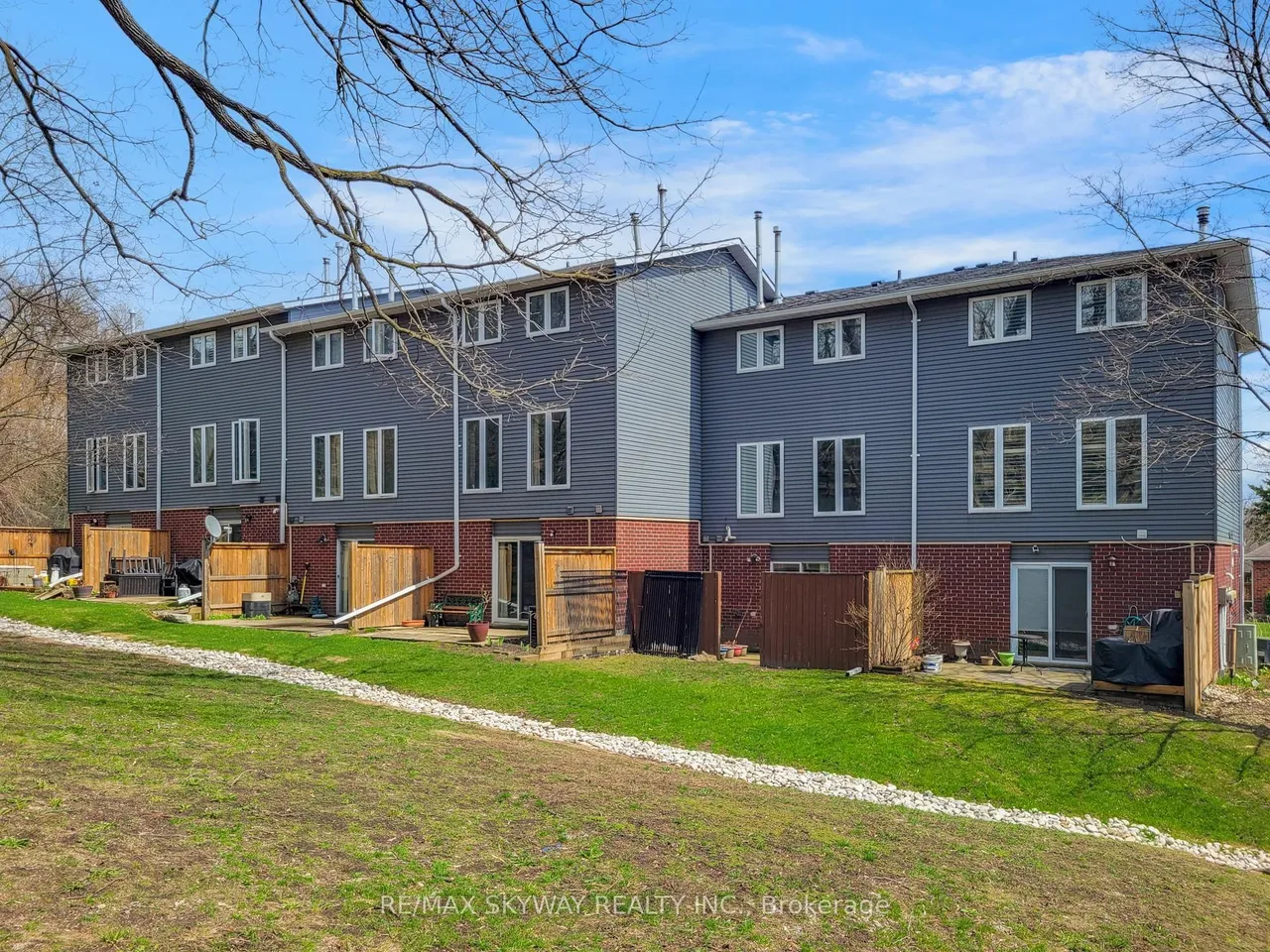 56 Harris Avenue — photo 48