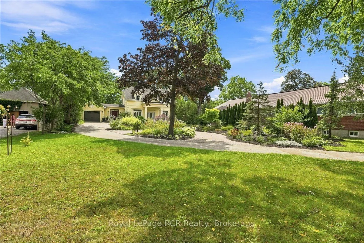 575 Queen Street — photo 3