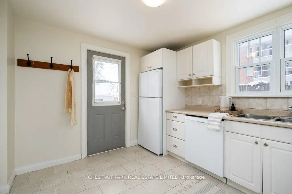 31-33 Washburn Street — photo 3