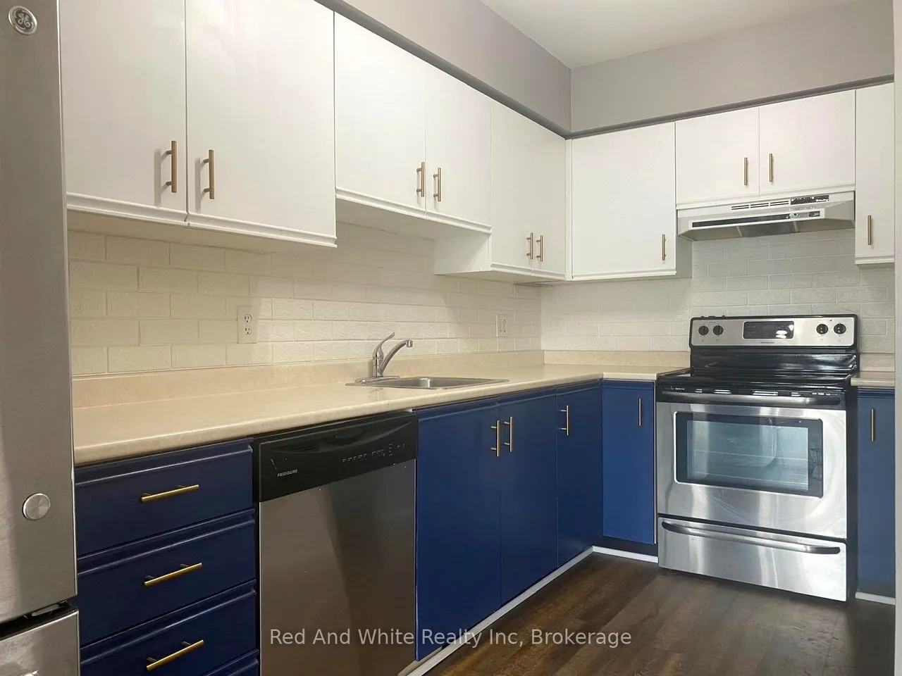 36 James Street S — photo 2