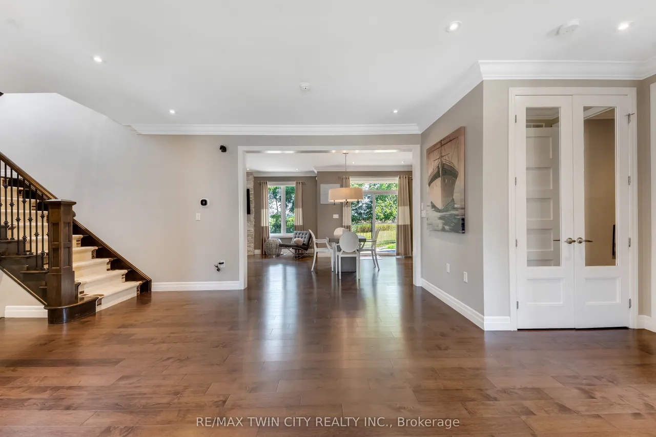 258 Edgewater Crescent — photo 3