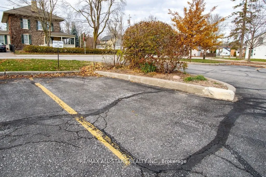 8 Huron Street — photo 36