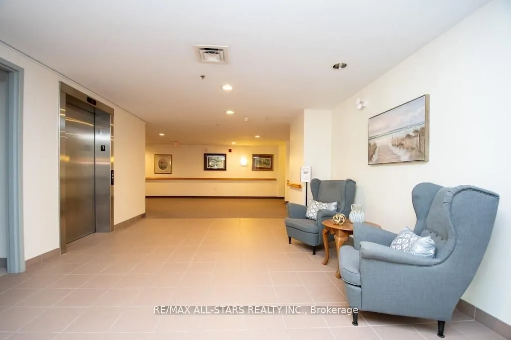 8 Huron Street — photo 3