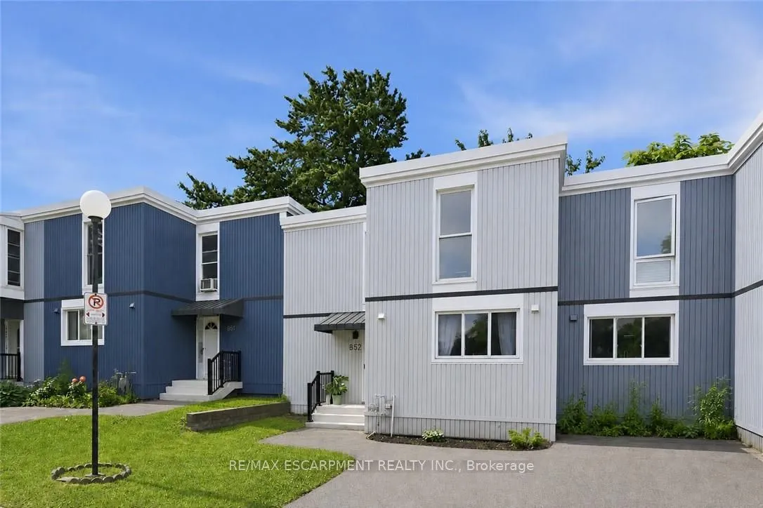 25 Britten Close — photo 2