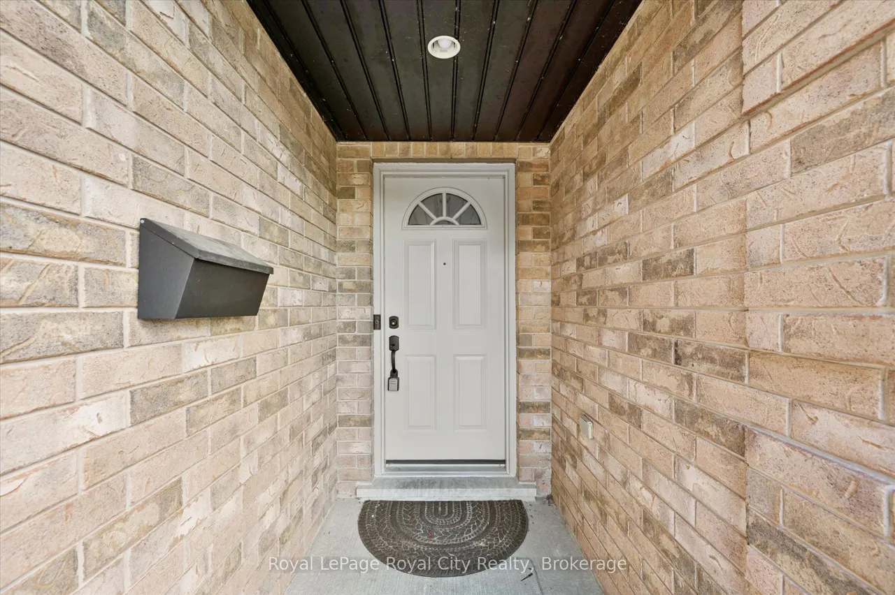 73 Waxwing Crescent — photo 2