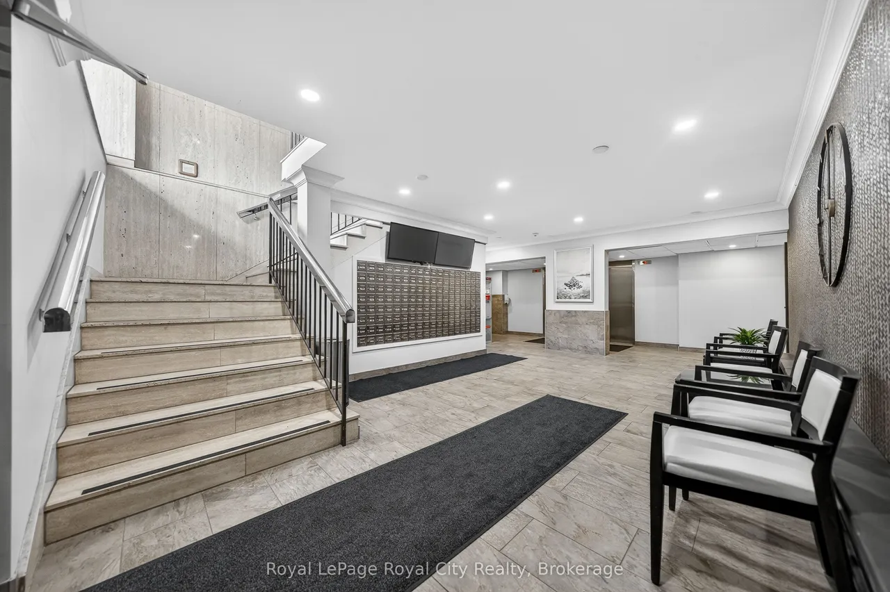 19 Woodlawn Road E — photo 3