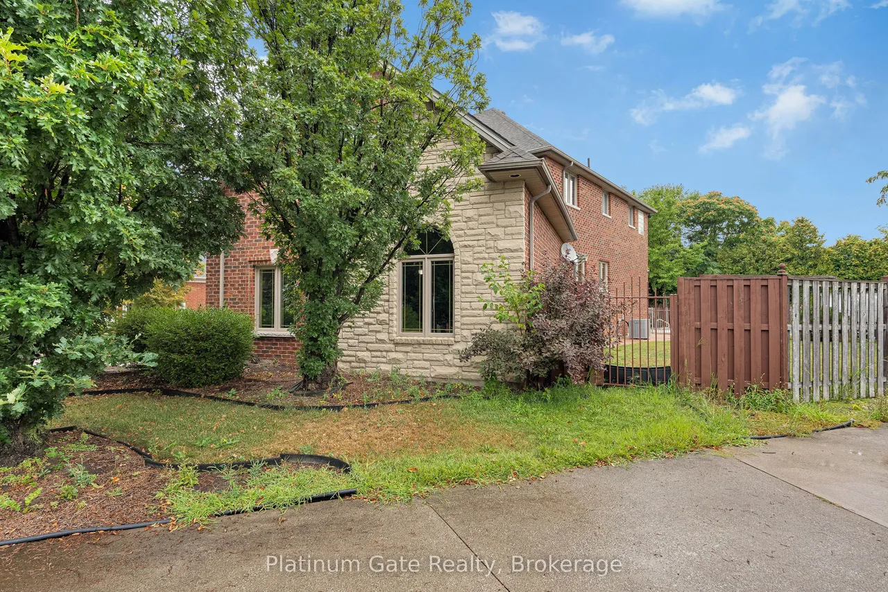 150 Seymour Crescent — photo 3