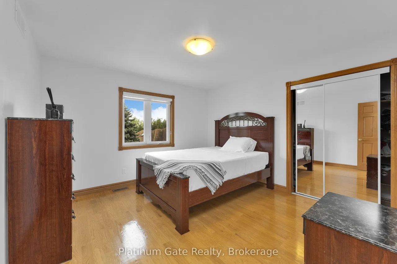 150 Seymour Crescent — photo 43