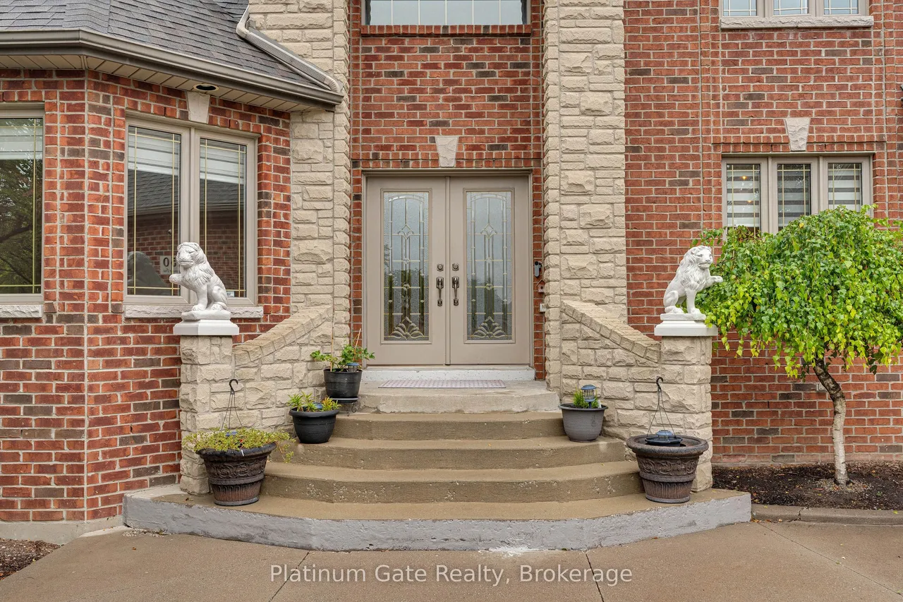 150 Seymour Crescent — photo 2