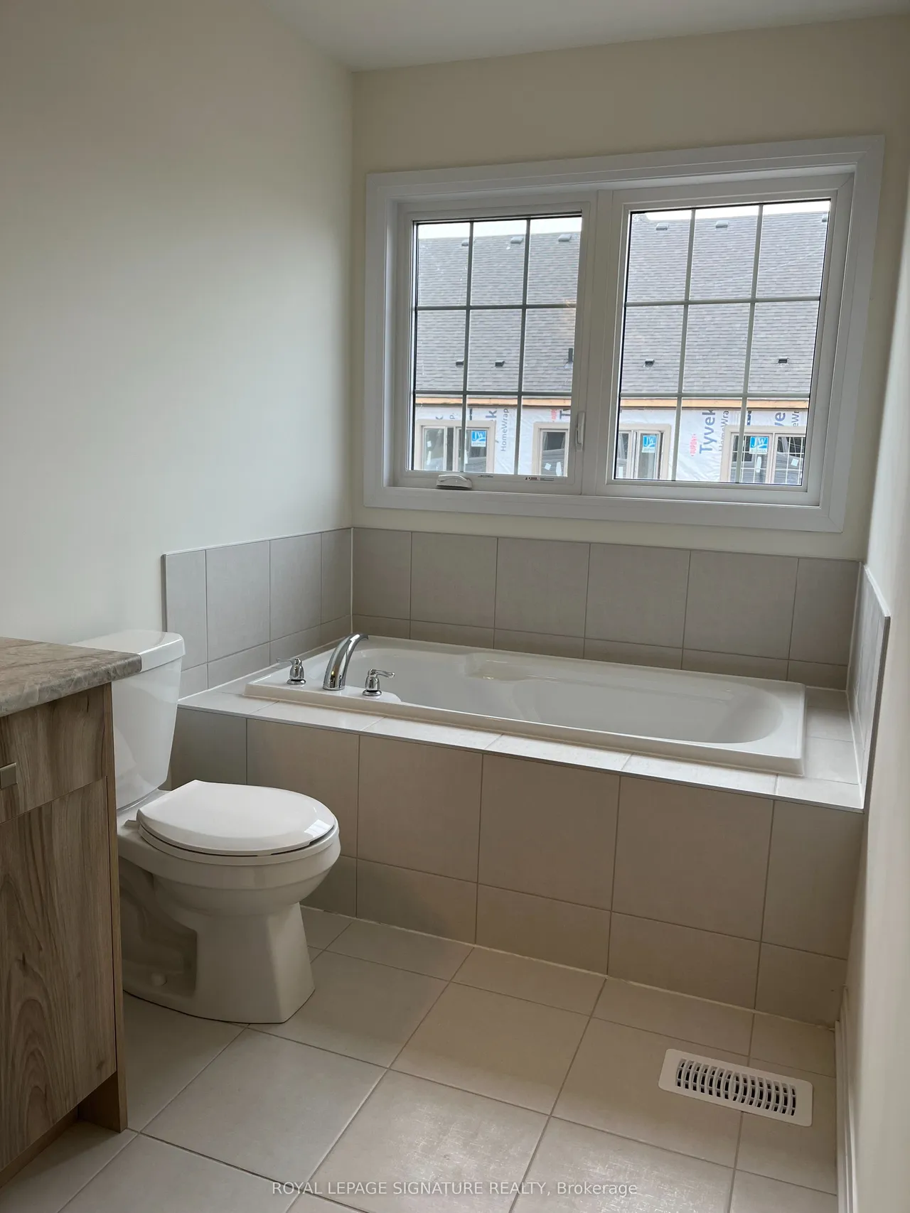 446 Adelaide Street — photo 3
