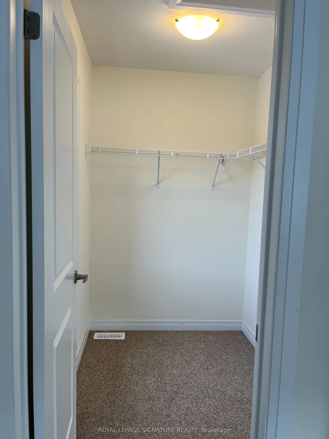 446 Adelaide Street — photo 37