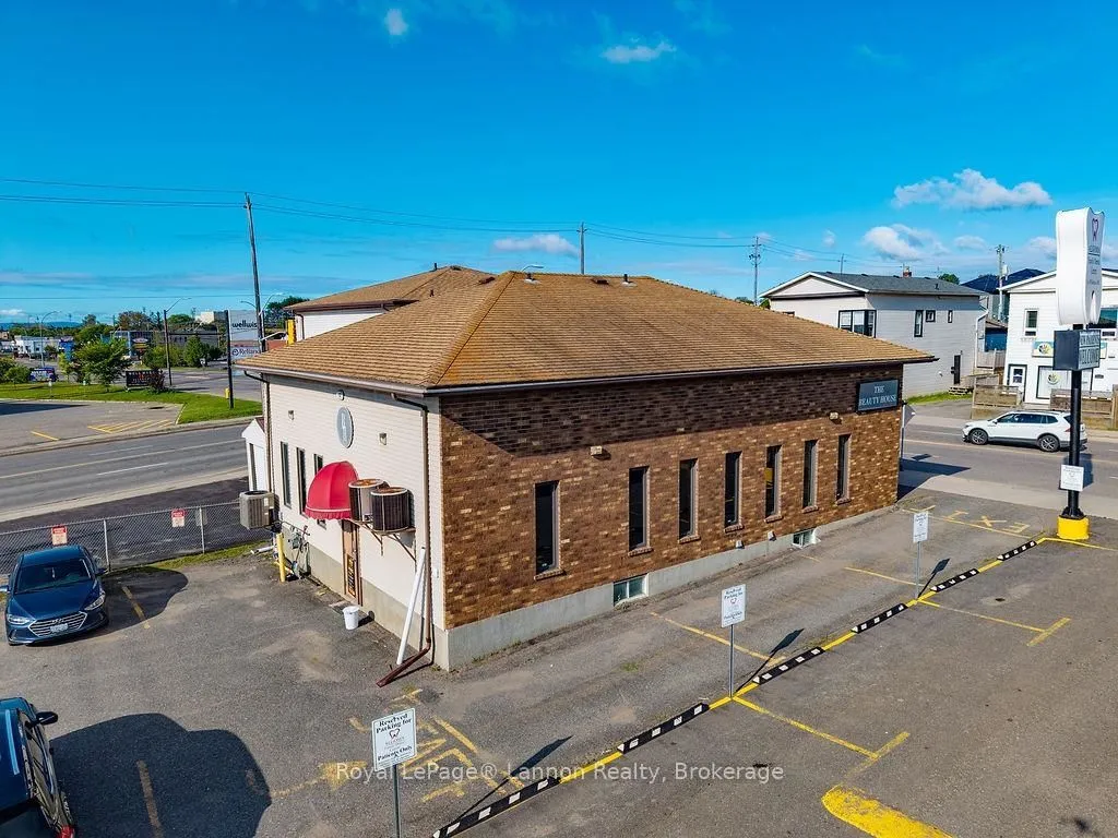 273 Algoma St. S. — photo 3