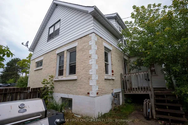 308 Archibald Street N — photo 2