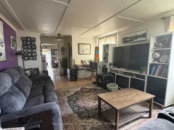 216 McIntyre Street — photo 2