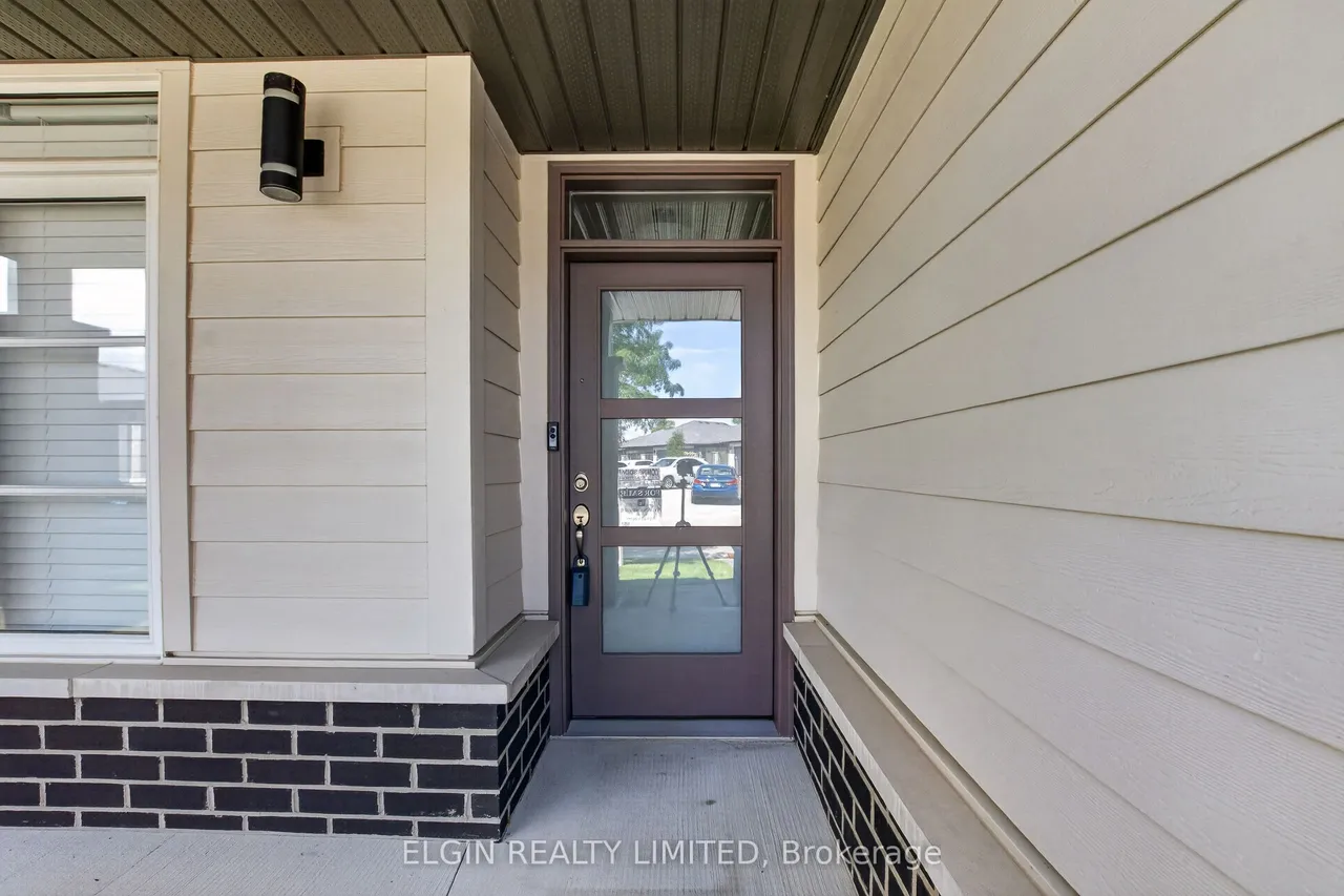 10 Mcpherson Court N — photo 2