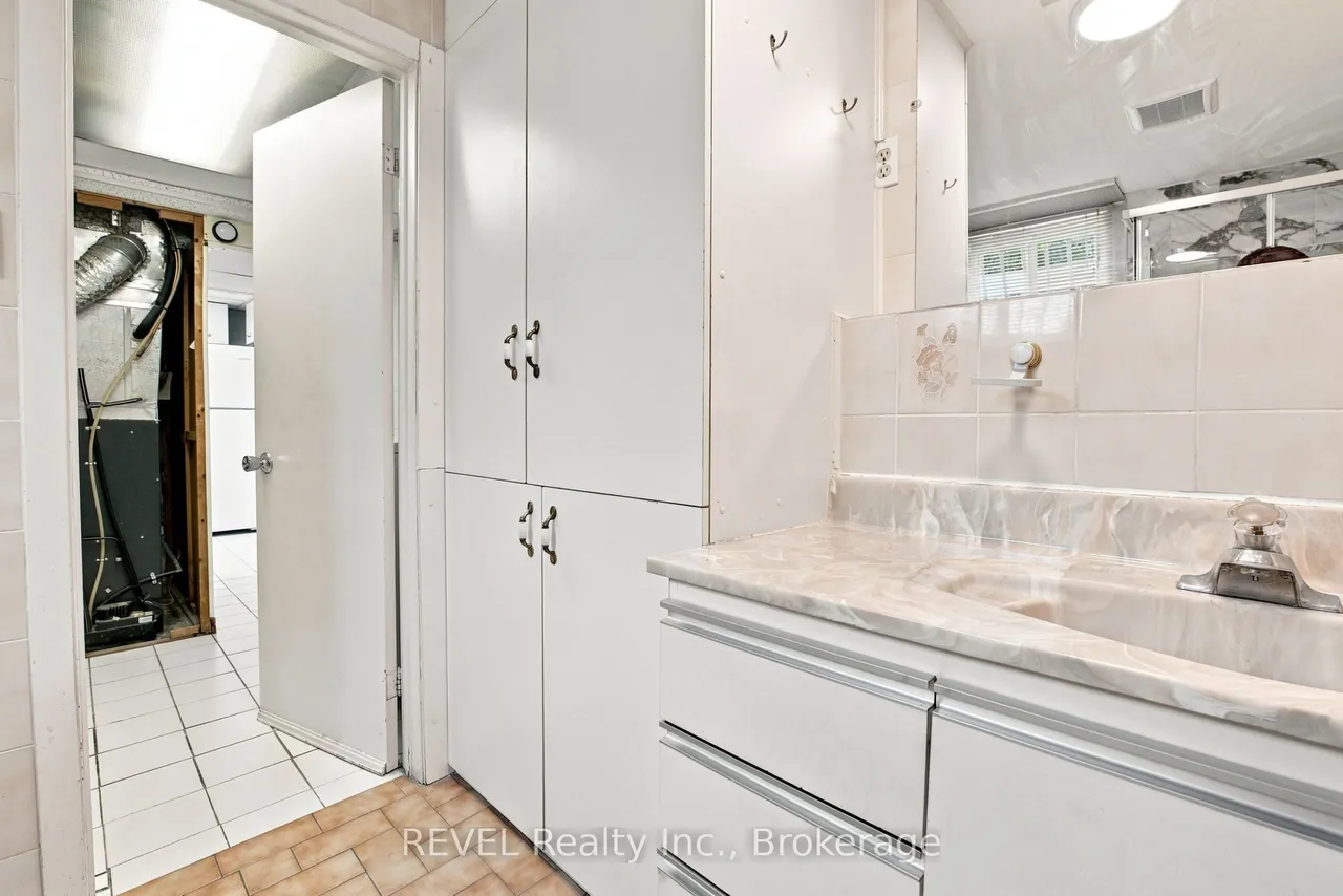 330 Waverly Street — photo 38