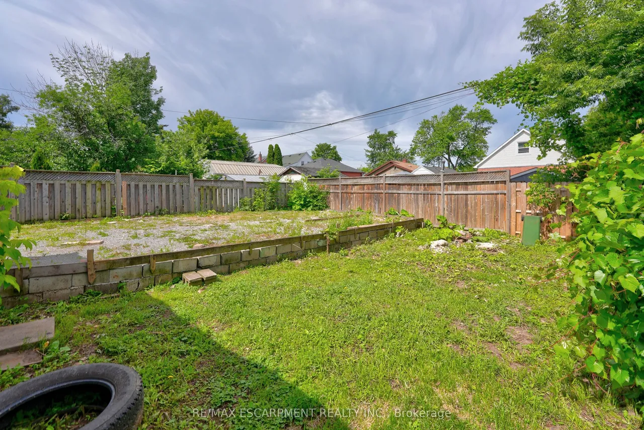 689 Burgess Avenue — photo 3