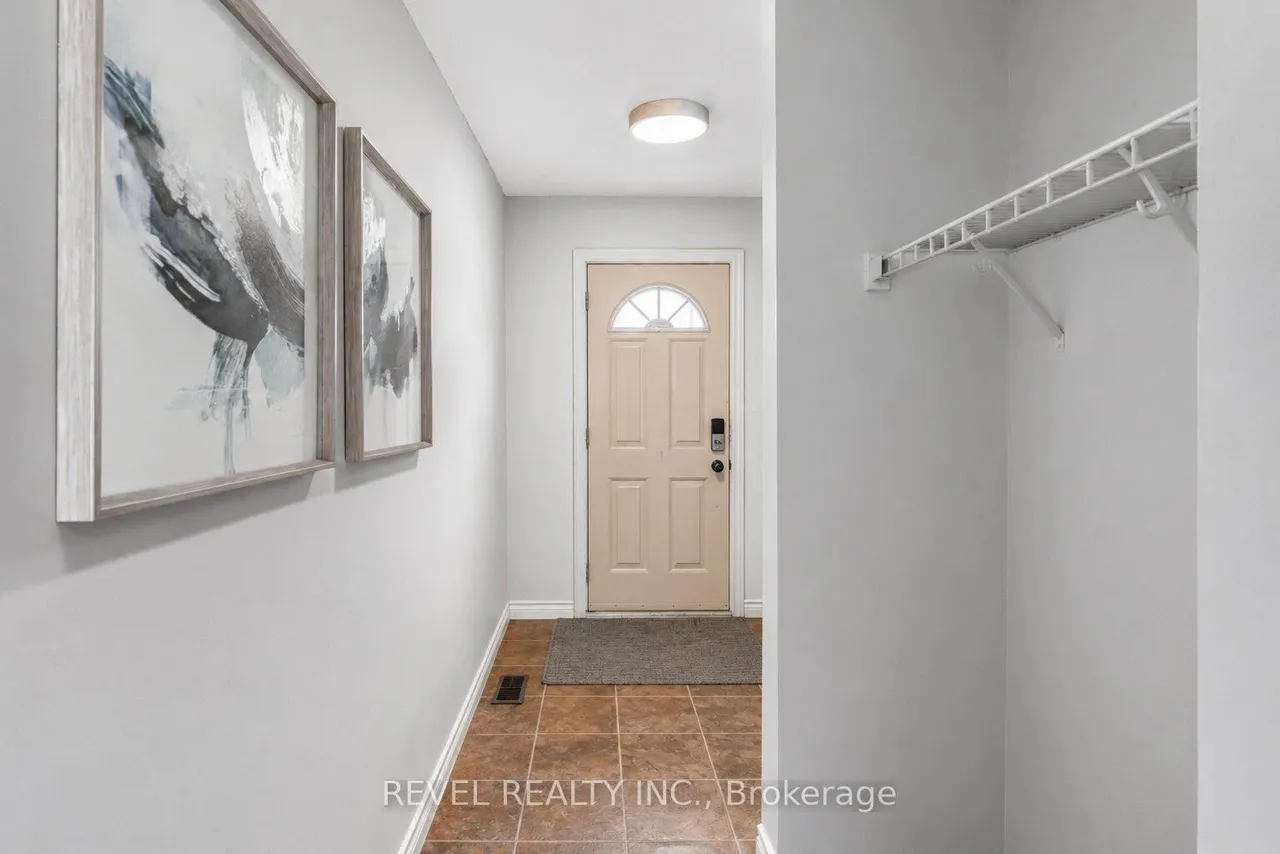 899 Stone Church Road E — photo 2