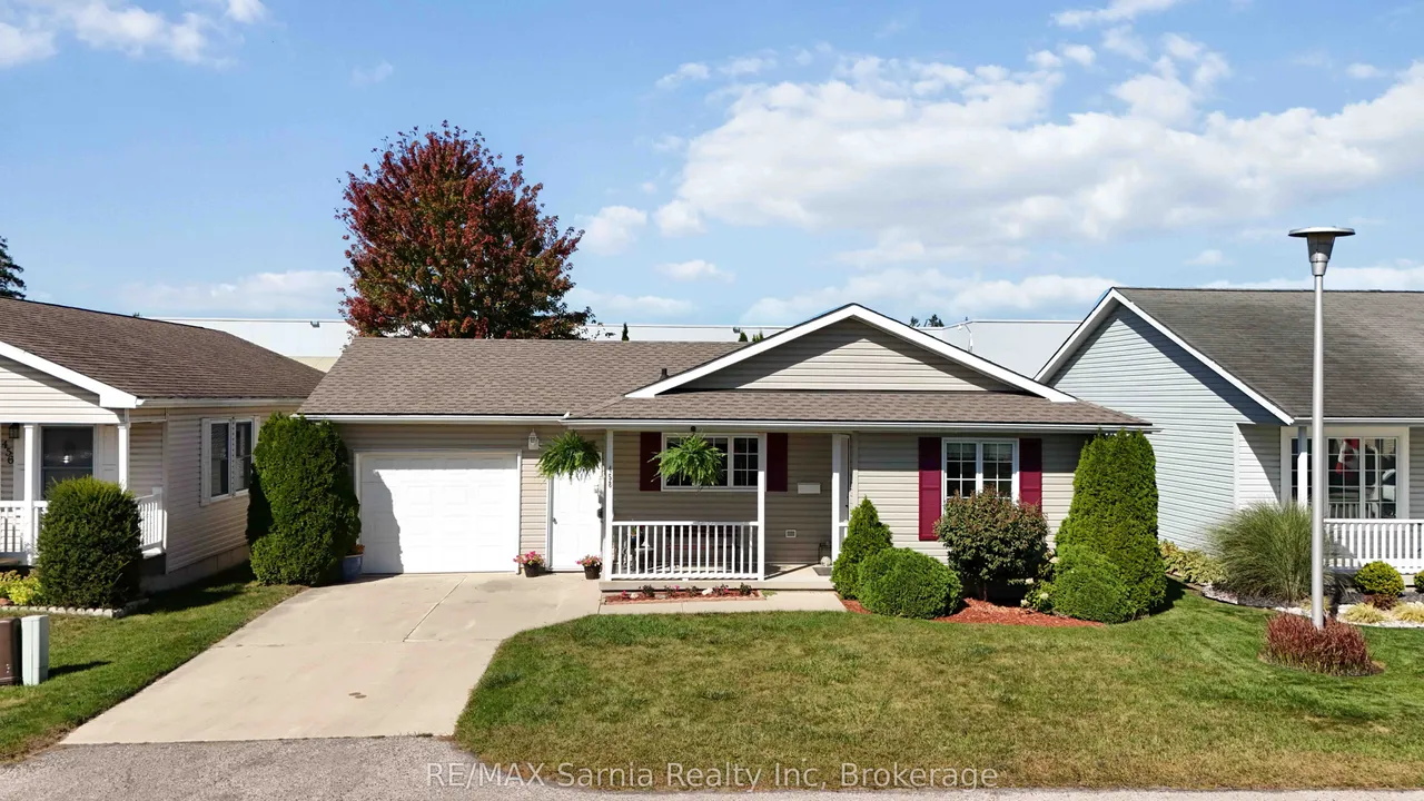 458 RICHARD Crescent — photo 2