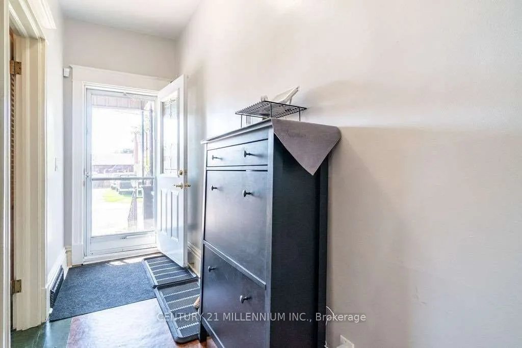 20 Dickson Avenue — photo 3