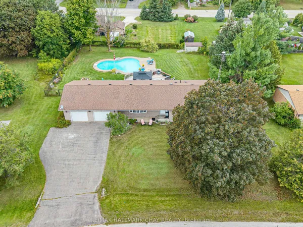 6 Maes Crescent